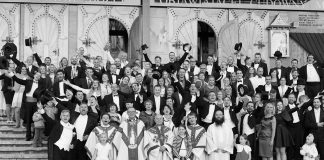 Wodzirej jak psycholog Zdjęcie grupowe uczestników warsztatów dla wodzirejów na balu tematycznym