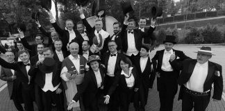 Parę słów od wodzireja… Zdjęcie grupowe uczestników warsztatów dla wodzirejów na balu tematycznym