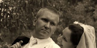 Z wodzirejem… dla każdego coś innowacyjnego Zdjęcie portretowe Pary Młodej