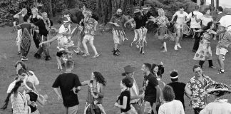 Jak bawić gości (wodzireje na warsztatach) Uczestnicy warsztatów dla wodzirejów na zajęciach