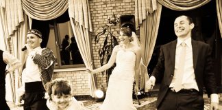 Wodzirej znaleziony w internecie, sprawdzony na spotkaniu Wodzirej Karpik prowadzący taniec na weselu