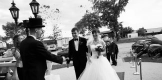 A teraz nie idziemy na jednego (wodzirej na wesele) Wejście Państwa Młodych na salę weselną