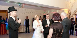 Legendarne wesele (z wodzirejem), warte każdych pieniędzy Toast powitalny na weselu z wodzirejem Karpikiem