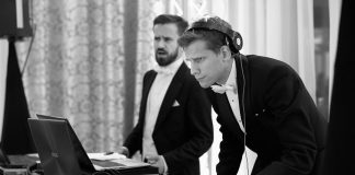 Bez „chodzenia na jednego” (wodzirej Piotr Idęć) Wodzirej Piotr Idęć z DJ