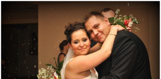 Wesele z wodzirejem w miejskim stylu Zdjęcie portretowe Pary Młodej