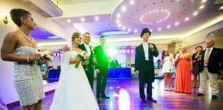 Magnacka nad Zegrzem tłem miłości – wodzirej na wesele Toast powitalny na weselu z wodzirejem Karpikiem