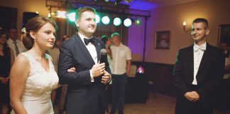 Czy wesele z wodzirejem może być udaną imprezą? Para Młoda na eleganckim przyjęciu z wodzirejem Karpikiem