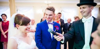 Odczucia jak nigdy dotąd (wodzirej na wesele) Powitanie chlebem i solą przez rodziców na weselu z wodzirejem