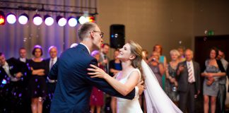 Szybka komunikacja mailowa z wodzirejem Państwo Młodzi i pierwszy małżeński taniec na weselu