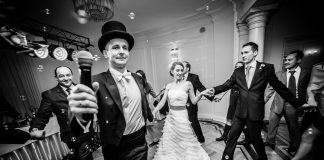 Pomysł na firmę: Zostań wodzirejem! Polonez - narodowy polski taniec - prowadzony przez wodzireja Karpika na weselu