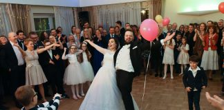 Wodzirej Karpik – jak go poznać Państwo Młodzi wśród gości weselnych