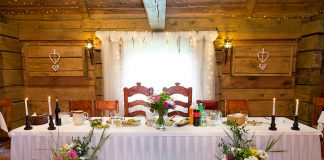 Polonez jako (to) dobry początek od wodzireja Sala weselna, w której wodzirej Karpik prowadził wesele