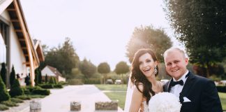 Tempo imprezy w Rezydencji Protasy z wodzirejem Karpikiem Zdjęcie portretowe Pary Młodej