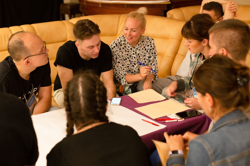 Uczestnicy warsztatów dla wodzirejów na zajęciach