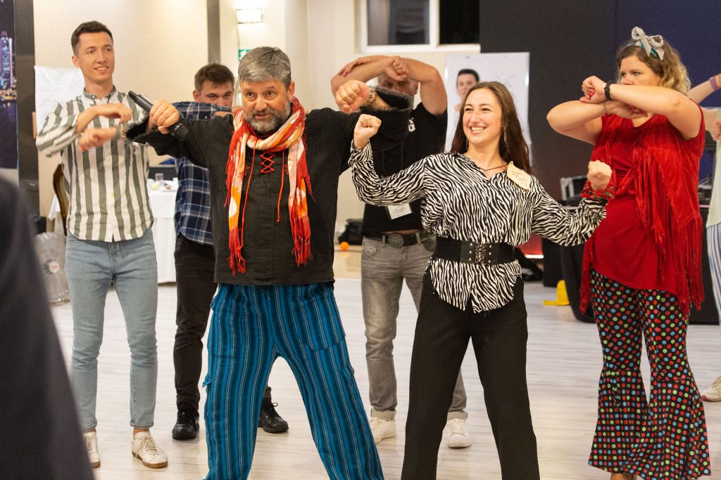 Kazek Hojna podczas warsztatów wodzirejów