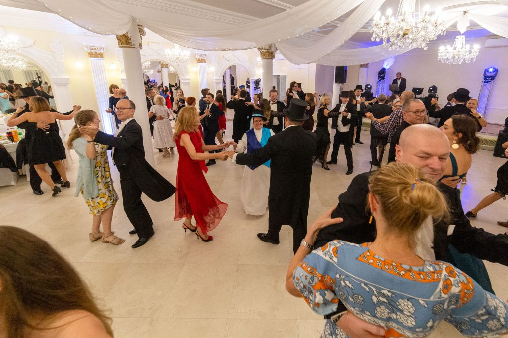 Tańce podczas warsztatów wodzirejów