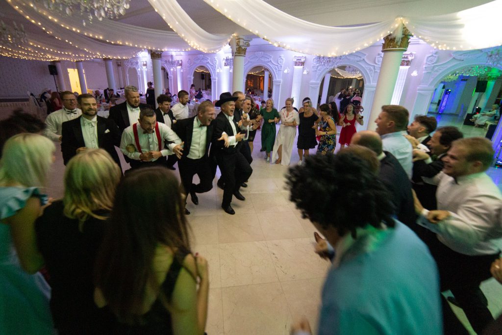 Józef Hojna podczas prowadzenia warsztatów wodzirejów